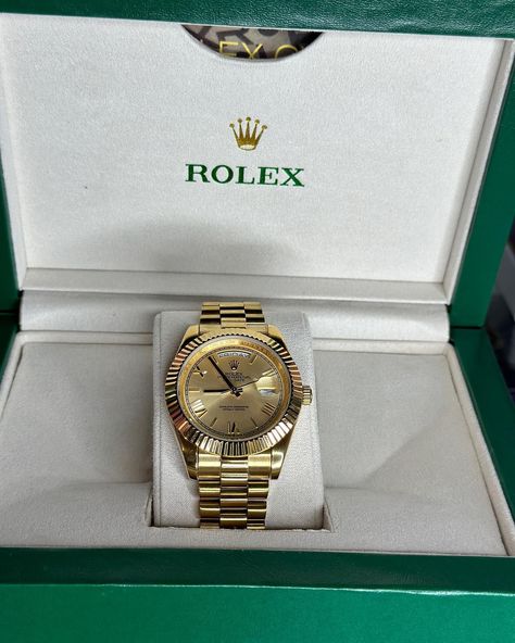 Elevate your style with the timeless luxury of a golden Rolex.Make a statement of opulence with the gleaming allure of a golden Rolex. #GoldenRolex #LuxuryWatches check link in bio for more stuff 😍 Rolex Gold Watch Men, Golden Wrist Watch, Golden Watch Men, Woman Watches, Skeleton Movement, Harry Birthday, Golden Watch, Day Calendar, Waterproof Watches