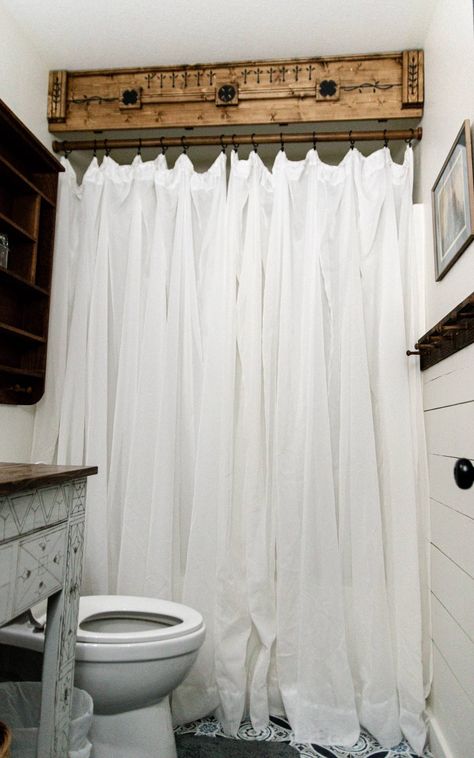 If you're looking for an excuse to collect vintage linens here are 20 unique ideas to help you repurpose vintage linens for use in your home! #vintagelinen #vintagefabric #repurposefabric #repurposelinen #sewingprojects #nosewprojects #repurposingprojects #diyhomedecor #envelopepillows Dowel Curtain Rod, Shower Cornice, Extra Long Curtain Rods, Cheap Curtain Rods, Hidden Shower, Linen Shower Curtain, Wooden Curtain Rods, Long Curtain Rods, Custom Curtain Rods