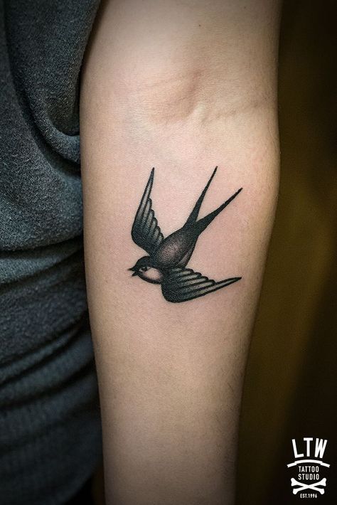 Bird Sketch Tattoo, Tattoo Feathers, Tato Maori, Sparrow Tattoo, Swallow Tattoo, Bird Sketch, Disney Tattoo, Sketch Tattoo, Body Suit Tattoo