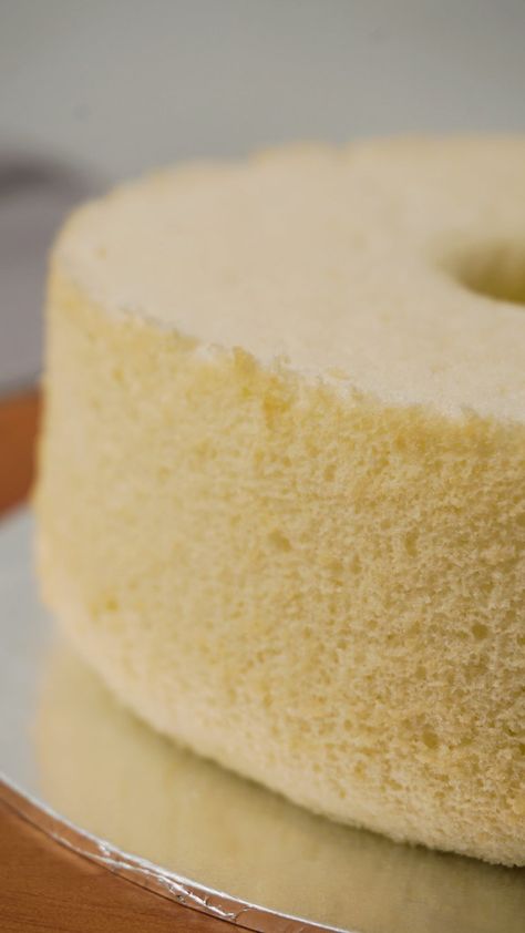 Chiffon Cake Recipe, Mug Cake Microwave, Coconut Cake Recipe, Coconut Milk Recipes, Ukrainian Recipes, Slices Recipes, Moroccan Food, Coconut Recipes, Chiffon Cake