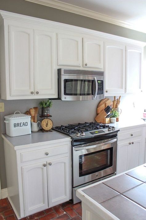 You guys, I put subway tile up in my kitchen ALL BY MYSELF! Okay, so it’s not the real deal, but hey, it looks pretty legit. This is a Textured Subway Tile Backsplash  ! I must admit, I was a little hesitant about this, but it did not disappoint. This is what my blacksplash looked like before the peel and stick wallpaper... formica countertops and backsplash. I’ve wanted a kitchen makeover since we moved in to our home a little over a year ago. I had big plans for my dream kitchen, but… Tile Wallpaper Kitchen, Backsplash Alternatives, Textured Subway Tile, Textured Subway, Backsplash Cheap, Tile For Kitchen, Subway Tile Backsplash Kitchen, Subway Tiles Bathroom, Wallpaper Kitchen