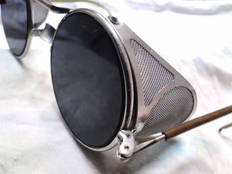 Cesco Safety Glasses. I love the side shield patterns on these old welding goggles. Steampunk Glasses, Welding Goggles, Welding Glasses, Mens Eye Glasses, Types Of Sunglasses, Retro Eyewear, نظارات شمسية, Safety Glasses, Drawing Clothes