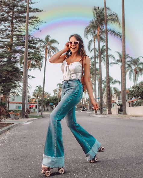 Francesca on Instagram: “Always living for those magical moments! Skating makes me feel like I’m little Frank again ❤️✨ happy Sunday skate fam #rollerskates…” 70s Outfits Women, Women Template, Outfits 70s, Groovy 70s, Fashion 70s, 70s Inspired Fashion, 70s Outfits, Yellow Shirt, Famous Fashion