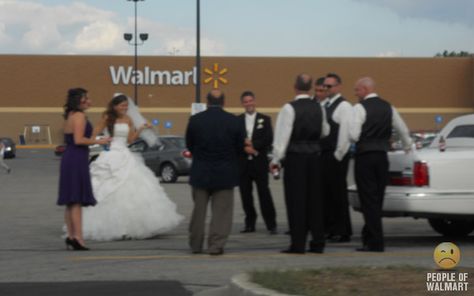 Another WalMart wedding... Walmart Wedding, Walmart Pictures, Walmart Funny, Waffle House, Wal Mart, Wedding Inside, Tailgate Party, Sarcasm Humor, One Stop Shop