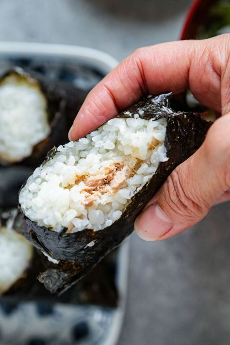 Onigiri Recipe Tuna Mayo, Onigiri Tuna Mayo, Tuna Mayo Onigiri Recipe, Onigiri Tuna, Tuna Mayo Onigiri, Convenience Store Food, Japanese Onigiri, Japanese Convenience Store, Tasty Rice Recipes