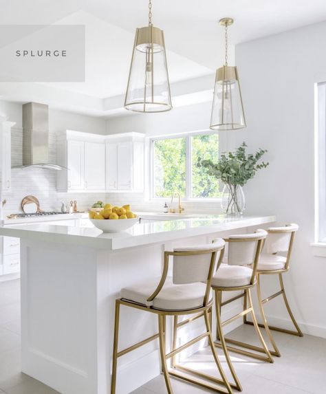 Interior Design Kitchen Classic, Gold And White Kitchen Ideas, California Kitchen, Miami Interior Design, California Contemporary, Renovated Kitchen, Interior Design Contemporary, Painted Cabinets, Kitchen Refresh