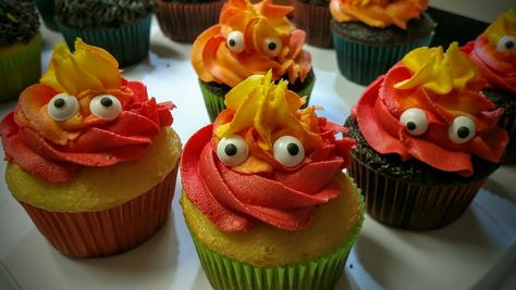 Howls moving castle, calcifer cupcakes Howls Moving Castle Dessert, Howls Moving Castle Recipe, Howls Moving Castle Food Recipes, Howls Moving Castle Cake Ideas, Howls Moving Castle Birthday Cake, Howl's Moving Castle Party, Calcifer Cupcakes, Howls Moving Castle Themed Party, Howls Moving Castle Party Decorations