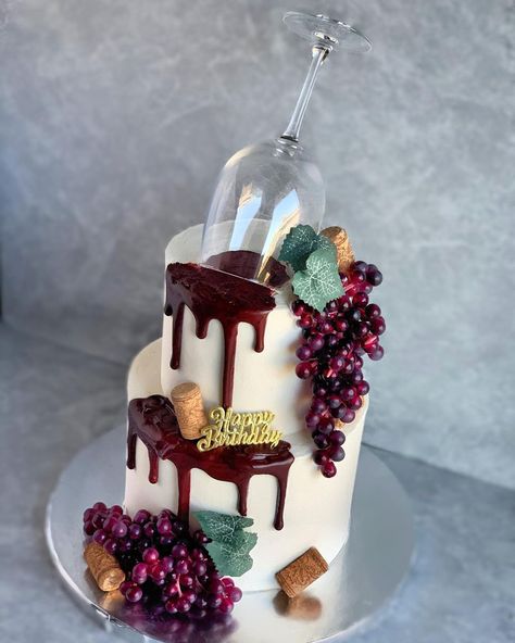 Red Wine Drip Cake, Wine Birthday Cake Ideas For Women, Aged Like Fine Wine Birthday Cake, Red Wine Theme Cake, Red Wine Birthday Cake, Birthday Cake Wine Theme, Wine Inspired Cake, Red Wine Cake Design, Cake Wine Design