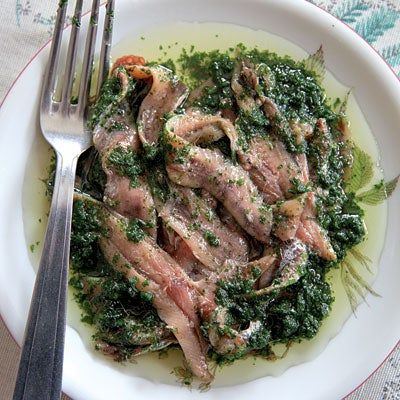 Anchovie Recipes, Prosciutto Caprese, White Anchovies, Saveur Recipes, Green Sauce Recipe, Anchovy Recipes, Italian Christmas Recipes, Sardine Recipes, Tinned Fish