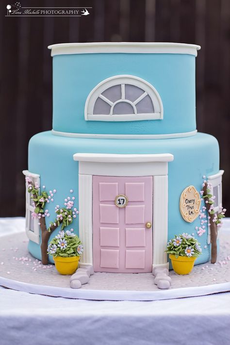 Mary Poppins Cake | Lena Michelle Photography New Home Cake Designs, Housewarming Cake Ideas, Home Cake Design, House Cake Design, Cake Catalogue, Mary Poppins Cake, Easter Desserts Cake, Architecture Cake, Welcome Home Cakes