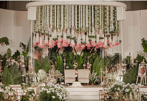 Simple Sangeet Backdrop, Traditional Mandap Decor Indian, Naming Ceremony Decoration, Simple Stage Decorations, Engagement Decor, Dream Wedding Reception, Wedding Car Decorations, Housewarming Decorations, Romantic Backdrop