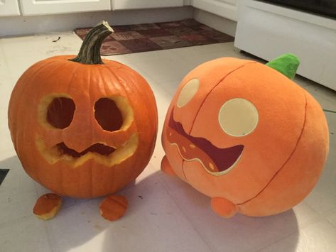 Steven Universe Pumpkin Carving, Steven Universe Pumpkin, Holiday Porch Decorations, Pumkin Ideas, Creative Pumpkin Painting, Cute Pumpkin Carving, Pumpkin Carving Designs, Pumpkin Carving Ideas, Bloxburg Room