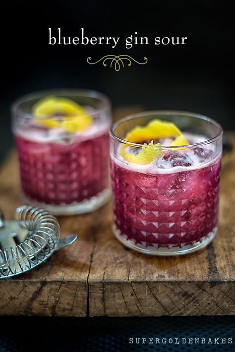 Supergolden Bakes: Blueberry gin sour cocktail Resep Koktail, Blueberry Cocktail, Blueberry Gin, Cocktail Gin, Gin Sour, Gin Drinks, Sour Cocktail, Milk Shakes, Halloween Desserts