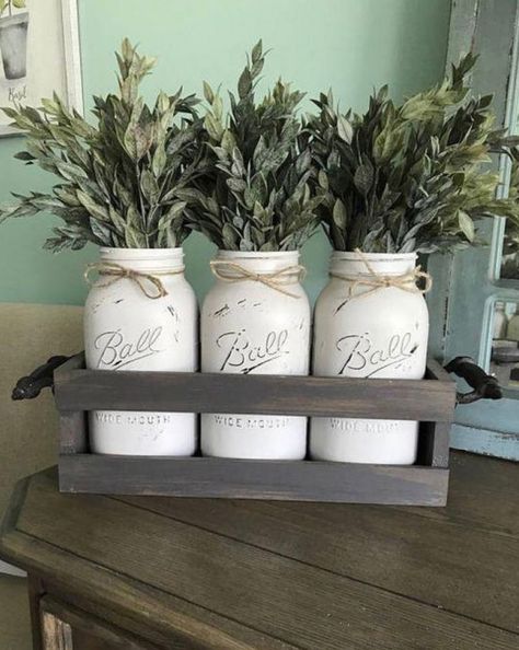 Mason Jar Centerpieces, Decor Guide, Country Farmhouse Decor, Mason Jar Crafts, Easy Home Decor, Joanna Gaines, Decor Minimalist, Jar Crafts, Farmhouse Kitchen Decor