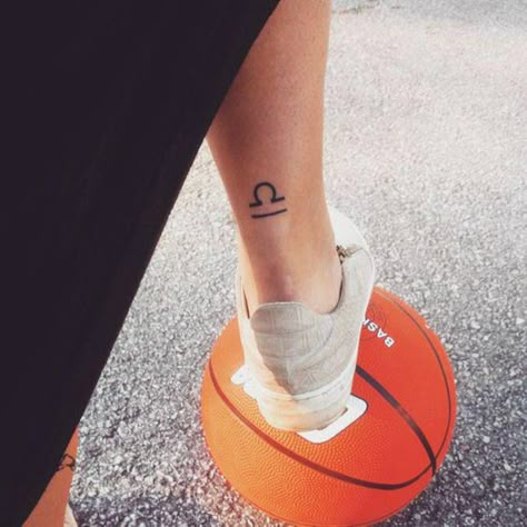 Tatouage signe astrologique balance mollet Freedom Symbol Tattoo, Libra Tattoos, Harmony Tattoo, Libra Zodiac Tattoos, Libra Tattoo, Scale Tattoo, Tatoo Inspiration, Ankle Tattoos For Women, Constellation Tattoo