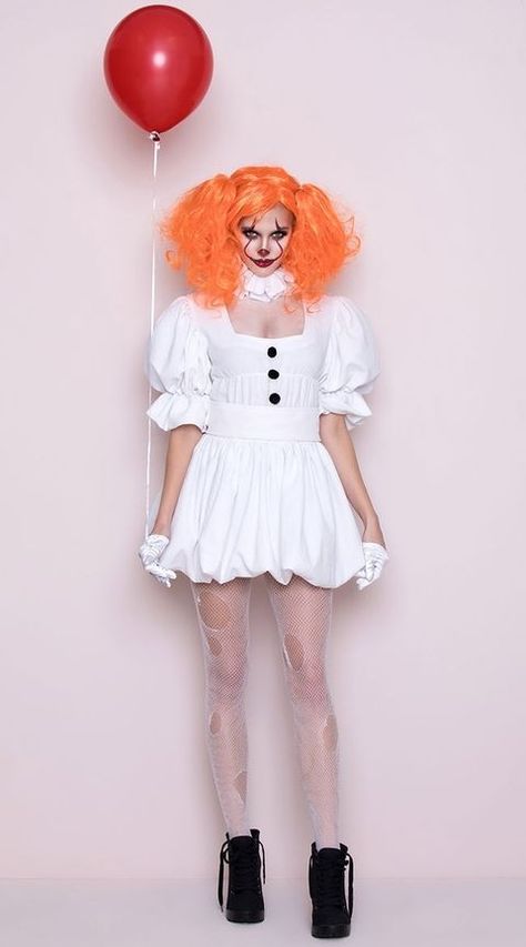 Get ready to float, y'all. #halloween #ideas #halloweencostumes Customes Halloween, Pennywise Halloween Costume, Meme Costume, Makeup Zombie, Kostum Halloween, Clown Clothes, Halloween Coustumes, Halloween Clown, Holloween Costume