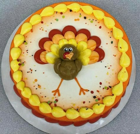 Turkey Cookie Cake Designs, Turkey Cakes Birthday, Easy Thanksgiving Cakes Decorating, Cookie Cake Thanksgiving, Thanksgiving Cookie Cakes, Turkey Cake Ideas, Thanksgiving Cake Ideas Decorating, Thanksgiving Cake Designs, Thanksgiving Cake Decorating