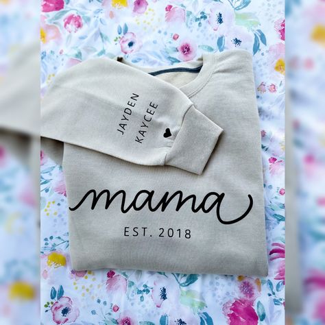 Mothers day, mothers day gift, mothers day craft, crewneck, sweatshirt, mama, mama mom bruh, cricut, cricut ideas, diy, gift, gift ideas, mom, mom to be Mothers Day Craft, Gift Ideas Mom, Mom Diy, Mom To Be, Mothers Day Gifts, Mothers Day Crafts, Cricut Ideas, Shirt Ideas, Cricut Projects