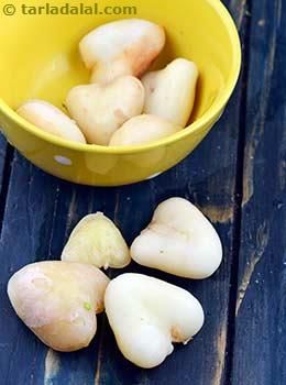 Fresh Water Chestnut Glossary |Health Benefits, Nutritional Information + Recipes with Fresh Water Chestnut | Tarladalal.com Water Chestnuts Benefits, Floating Leaves, Chestnut Recipes, Foodie Pics, Dumpling Filling, Water Chestnut, Indian Foods, Vegetarian Indian, Water Chestnuts