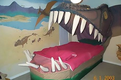 Beds-With-Threatening-Auras Dino Bed, Ugly Bedroom, Dinosaur Bed, Boo Ideas, Unusual Beds, Dinosaur Boys Room, Dinosaur Decor Bedroom, Dinosaur Bedding, Dinosaur Bedroom