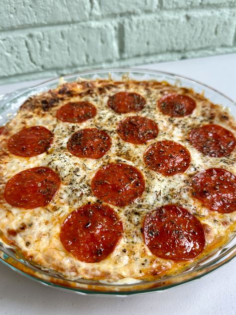 Pepperoni Pizza Dip Pizza Dip, Pizza Dip Appetizers, Pepperoni Pizza Dip, White Queso Dip, Pizza Cups, Hot Appetizers, Party Appetizers Easy, Gooey Cheese, Easy Pizza