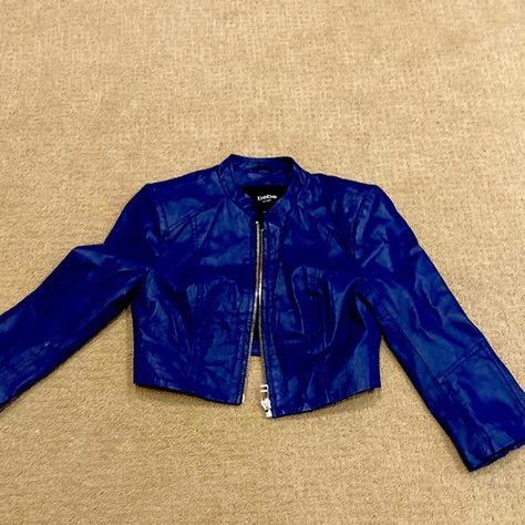 Leather blue jacket for women. Fancy Leather Jacket, Leather Jacket Aesthetic, Jacket Aesthetic, Oversized Leather Jacket, Jacket For Women, Nice Leather, Blue Jacket, Rib Cage, Jackets For Women