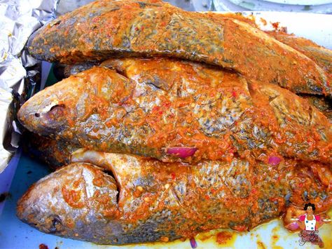 Barbecued Marinated Croaker fish Croaker Fish, Food Recipes African, Nigerian Dishes, Recipes African, Nigerian Food Recipes, Nigerian Foods, Barbecue Fish, Flounder Recipes, Bbq Fish