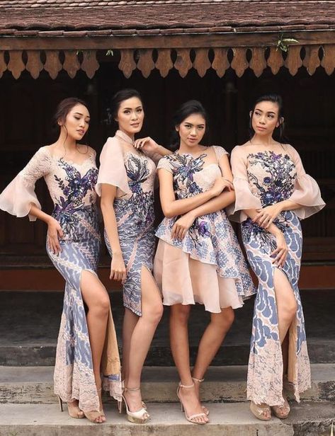 Batik Cheongsam Modern, Batik Dress Modern Gowns, Dress Bridesmaid Brokat, Dres Batik Kombinasi Brokat, Dress Batik Modern Fashion Style, Batik Modern Fashion Style, Architecture Inspired Fashion, Batik Fashion Modern, Dress Batik Modern