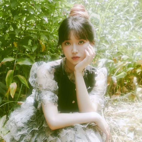 #sumin #stayc #kpop #icons Kpop Fairy, It's Going Down, Goth Aesthetic, Kpop Aesthetic, Green Aesthetic, Girl Icons, Mini Album, Kpop Idol, The Beginning