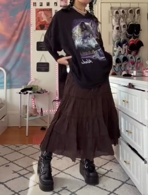 Masc Long Skirt Outfit, Maxi Skirt Outfit Alternative, Emo Long Skirt Outfits, Long Skirt Outfits Alt, Alt Modest Outfits, Long Skirt Grunge Outfits, Bugs Aesthetics, Long Skirts Grunge, Masc Skirt Outfit