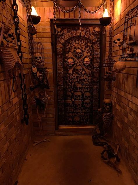 80+ Spookiest DIY Halloween Decorations That Will Give You Goosebumps - Hike n Dip Halloween Castle Aesthetic, Scary Staircase Halloween, Interior Haunted House, Halloween Home Haunts, Scary Hallway Haunted Houses, Dungeons And Dragons Halloween Decorations, Midevil Halloween Decor, Dungeon Halloween Party, Haunted House Set Design