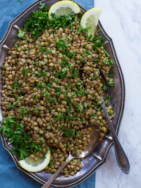 Lemon Lentil Parsley Salad - Simple, Healthy Vegan Side Salad with Protein and Fiber on ToriAvey.com Vegan Side Salad, Vegan Mezze, Salad With Protein, Lemon Lentil, Fmd Recipes, Lentil Salad Recipes, Salad Simple, Parsley Salad, Salad Vegan