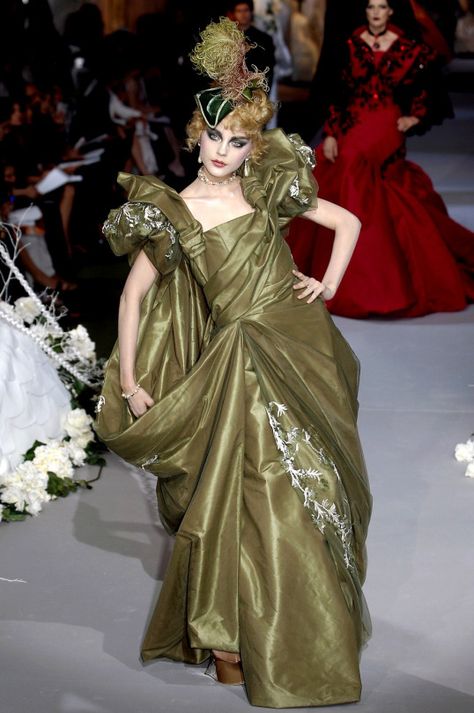 A Sky Full Of Sequins Christian Dior Fall 2007, John Galliano Dior, Dior Fall 2007, Gilded Age Fashion, High Low Ball Gown, Gilded Glamour, Galliano Dior, 2007 Runway, Jessica Stam