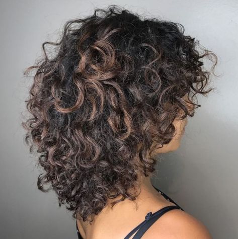 Mid-Length Curly Layered Cut Layered Curly Hair, Hairstyle Names, Curly Hair Photos, Naturally Curly Hair, Thick Curly Hair, Medium Curly Hair Styles, Haircuts For Curly Hair, Curly Hair With Bangs, Curly Hair Tips