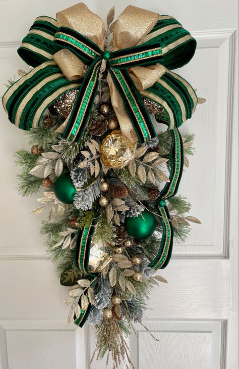 Green And Gold Wreath, Door Swag Christmas, Swag Wreaths, Christmas Door Swag, Green And Gold Christmas, Front Door Swag, Swag Christmas, Green Xmas, Elegant Christmas Decor