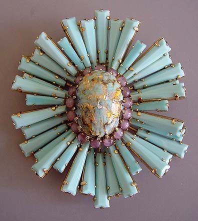 A vintage sunburst brooch made from an oval cabochon, pink rounds, and light turquoise faceted keystone rays. Walmart Jewelry, Motifs Perler, Antique Engagement Ring, Light Turquoise, Vintage Jewels, Rhinestone Jewelry, Vintage Pins, Vintage Costume Jewelry, Oval Cabochon