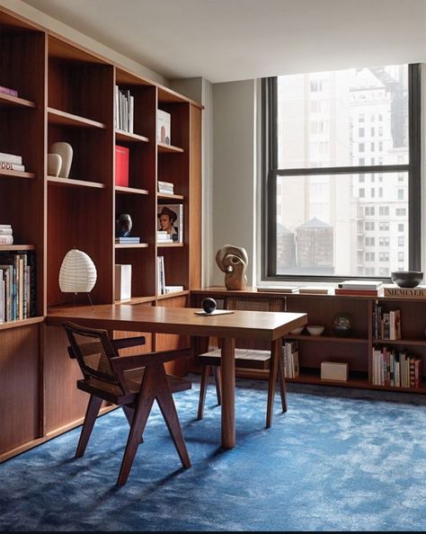 Wooden Panelling, New York Office, Minimalist Office, Bureau Design, Blue Carpet, Wood Panel Walls, Large Table, Minimalist Interior, Carpet Flooring