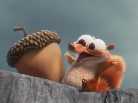 Disney Animals, Crazy Funny Pictures, Ice Age, Cute Disney Wallpaper, Cute Memes, Funny Reaction Pictures, Cartoon Profile Pics, Cartoon Pics, Cute Disney