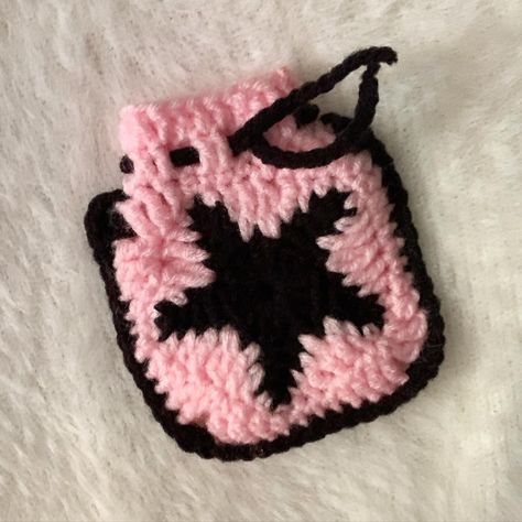 star pouch in pink and black ᯓ★ hey guys long time no see 😋 🏷️ #starcore #stargirl #crochet #crochetpouch #crochetstar #crochetersofinstagram #crochetaddict #crochetlove Stargirl Crochet, Crochet Pouch, Crochet Stars, Square Crochet, Granny Square Crochet Pattern, Long Time No See, No See, Star Girl, Useful Life Hacks