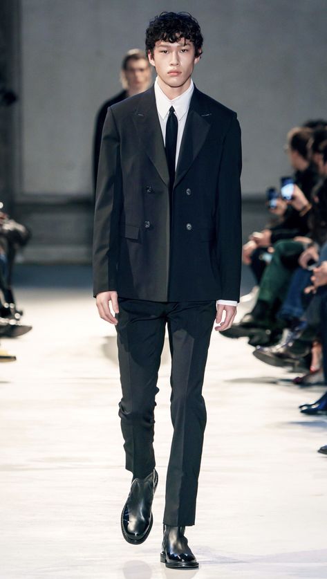 Prom Men Outfit, Runway Men, Prom Men, Sportswear Trends, Menswear Runway, Outfits Hombre, Stylish Boys, Black Suit, Wedding Suits Men