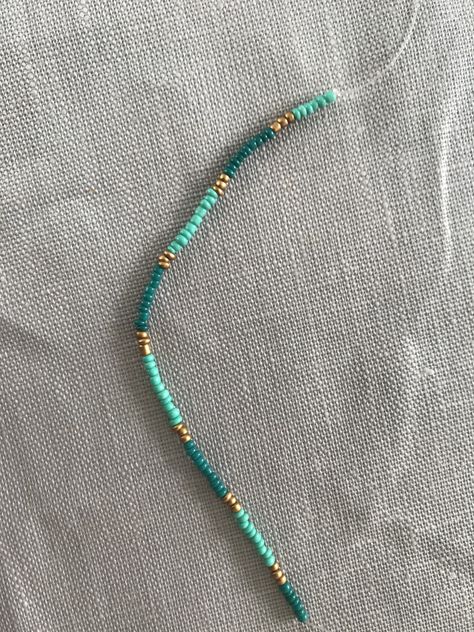 Cute Tiny Bead Bracelet Ideas, Cute Tiny Bead Bracelets, Beaded Neckless Ideas, Neckless Ideas Handmade, 2mm Bead Necklace, Neckless Beads Ideas, Ideas Collares Bolitas, Cute Seed Bead Bracelets, Mostacillas Ideas