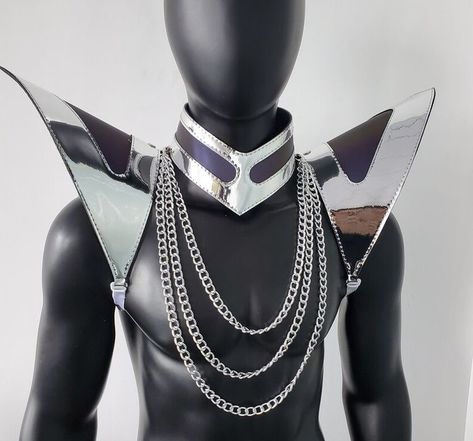 Space Fashion Futuristic, Medieval Fantasy Clothing, Futuristic Accessories, Purim Costumes, Space Fashion, Female Armor, Interesting Outfits, Cyberpunk Style, Futuristic Fashion