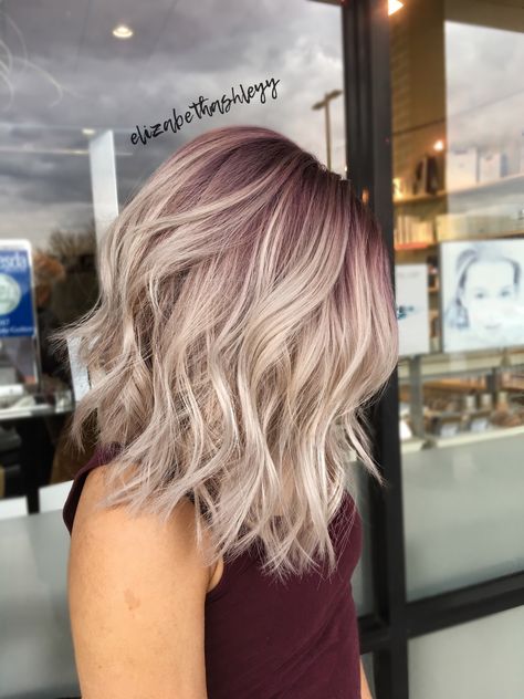 Rooty blonde | purple root | pink root | purple into blonde | A-line bob | Lob haircut | elizabethashleyy Blonde Hair Purple Roots, Lions Mane, Cool Blonde Hair, Angled Bob, Lob Haircut, Vlasové Trendy, Colour Ideas, Shoulder Length Hair Cuts, Brown Blonde