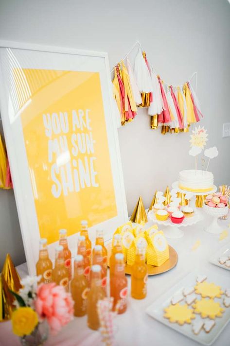 Sunshine Photo Backdrop, Shine Bright Party Theme, You Are My Sunshine Party, You Are My Sunshine Birthday Party, Our Little Sunshine First Birthday, Sunshine Party Ideas, Sunshine Birthday Party Ideas, Sunshine Birthday Theme, Sunshine Birthday Party