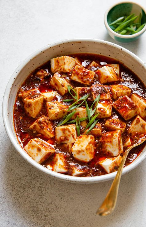 Recipes With Tofu, Mapo Tofu Recipe, High Protein Vegetarian Recipes, Mapo Tofu, Tofu Recipe, Tofu Dishes, Vegan Chili, Best Vegan Recipes, Tofu Recipes