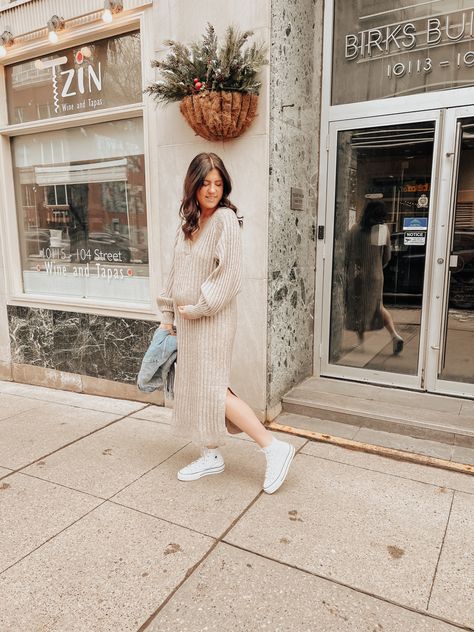 All White High Top Converse Outfit, White High Top Converse Dress Outfit, Converse Maternity Outfit, White High Top Converse Outfit, Outfits With Converse High Tops, High Top Converse Outfit, Outfit Denim Jacket, High Top Converse Outfits, Dress With Converse