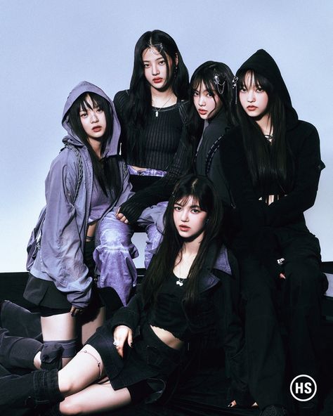 Highsnobiety Magazine, New Jeans Style, Group Photos, Black Outfit, Cropped Hoodie, Pop Group, South Korean Girls, Kpop Girls, Style Guides