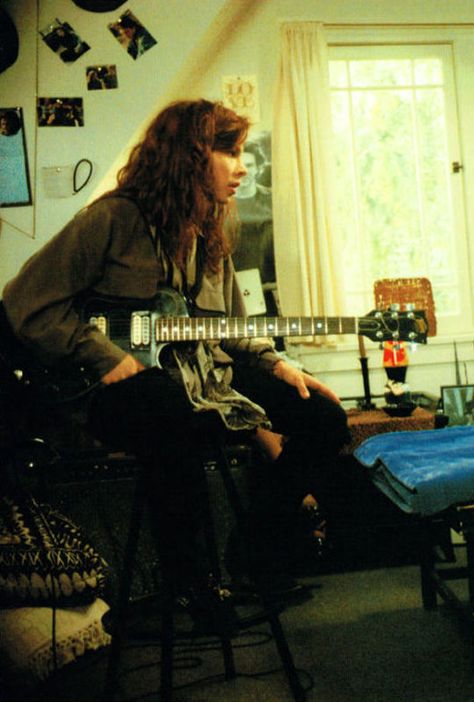 Lili Taylor in Say Anything (dir. by Cameron Crowe, 1989) Say Anything Movie, Cameron Crowe, Leo Szn, Lili Taylor, Peter Gabriel, Female Guitarist, 80s Movies, Winona Ryder, Dream Style