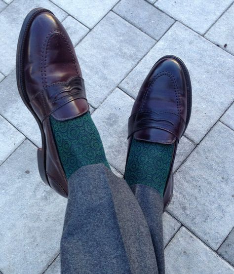 Professor Aesthetic, Dressing Shoes, Elegant Socks, Shoes Preppy, Loafers Men Outfit, Cordovan Shoes, Mens Dress Socks, Men Loafers, Mens Fashion Suits