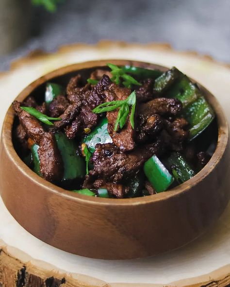 Jalapeno Beef Stirfry | Chinese American Recipe - Haleem Eats Steak And Jalapeno Recipe, Jalapeno Beef Stir Fry, Beef Jalapeno Recipes, Jalapeno Steak, Hot Pepper Recipes, Keto Beef, Steamed White Rice, Chinese Restaurants, Jalapeno Recipes